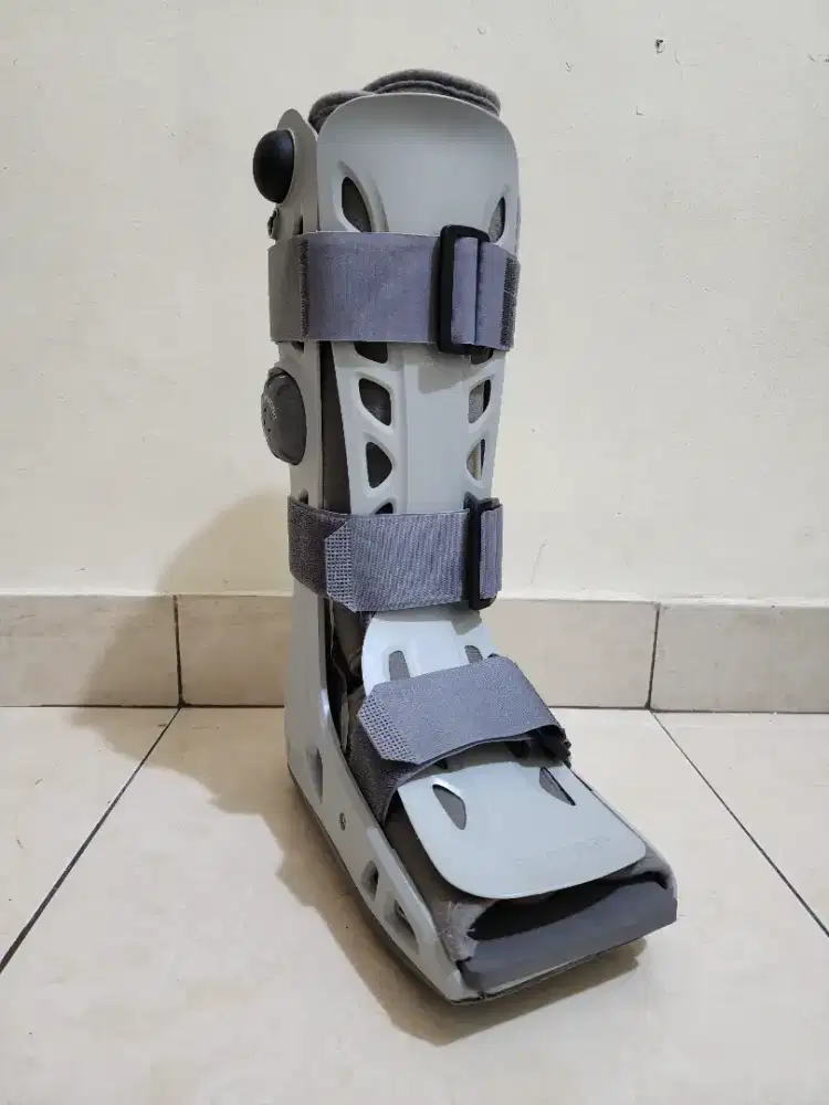 Aircast AirSelect Standard Walker Boot – Size M (High Top)