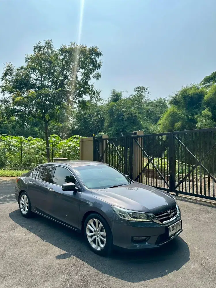 Honda Accord Abu Grey Vtil 2014 (low km)
