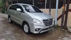 Toyota Kijang Innova 2.5 G at warna silver.met tahun 2014
