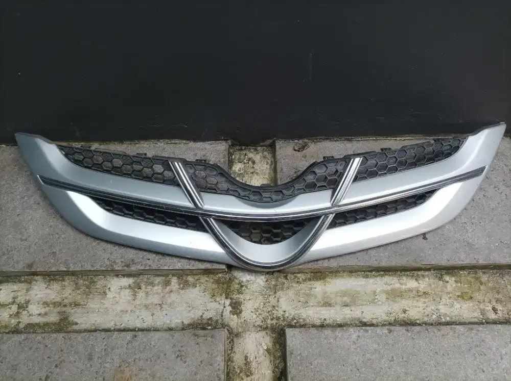 Grill depan toyota vios G 2009 ( Gen 2 )
