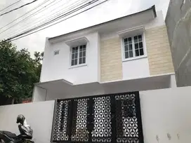 Rumah siap huni di komplek cempaka putih jakarta pusat