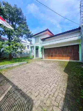DIJUAL CEPAT Rumah nyaman Asri dan Strategis dekat jln Raya Moh. Kahfi 1 Jagakarsa Jakarta Selatan