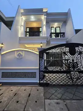 Rumah baru design classic akses jalan lebar di pondok bambu jakarta