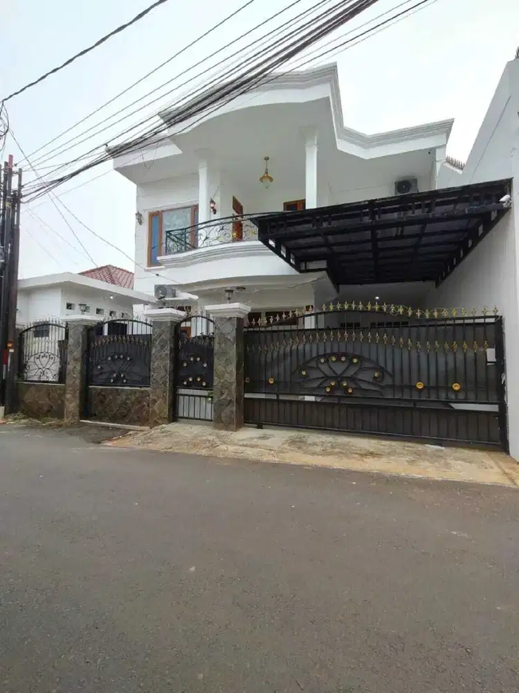 Rumah siap huni di komplek Ciracas Jakarta Timur