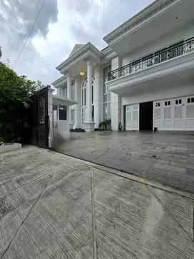 Rumah mewah full furnish akses jalan lebar di Cempaka putih Jakarta