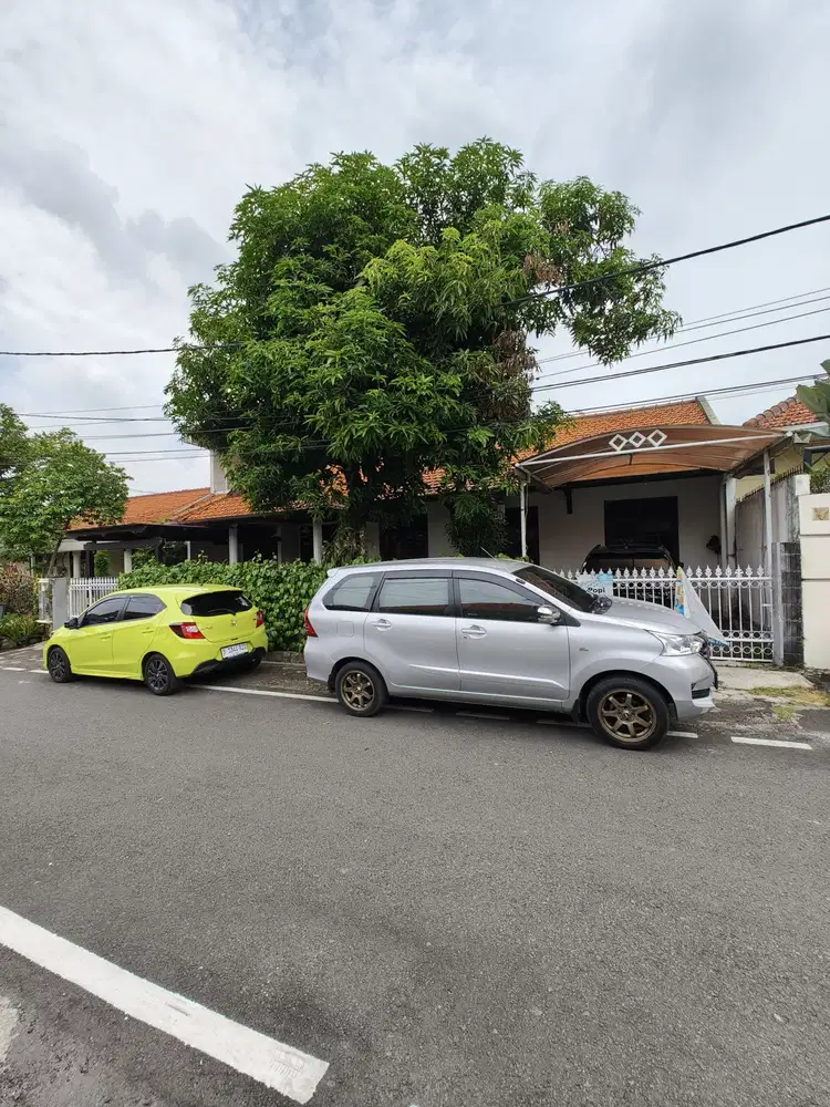 Di Jual Rumah second di komplek waringin  Jatiwaringin Jakarta Timur