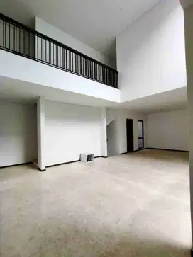 jual cepat dan murah rumah besar di kawasan premium the zora bsd