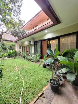 Rumah asri tanah luas harga di bawah pasaran di Pejaten JakSel