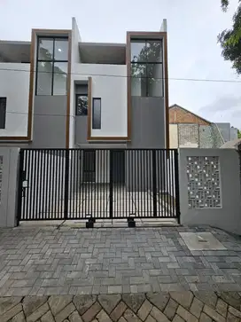 Rumah Brand New Cantik 3 Lantai di Citra Garden 2 Kalideres, Jakarta Barat