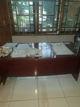 Di jual meja direksi 2 item