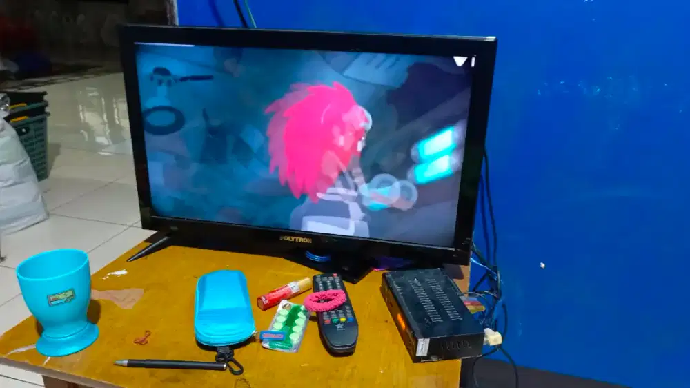 tv televisi flat merk plytron