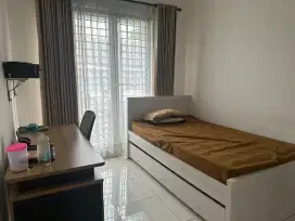 Rumah dijual di bawah harga pasaran di Emerald Bintaro Sektor 9