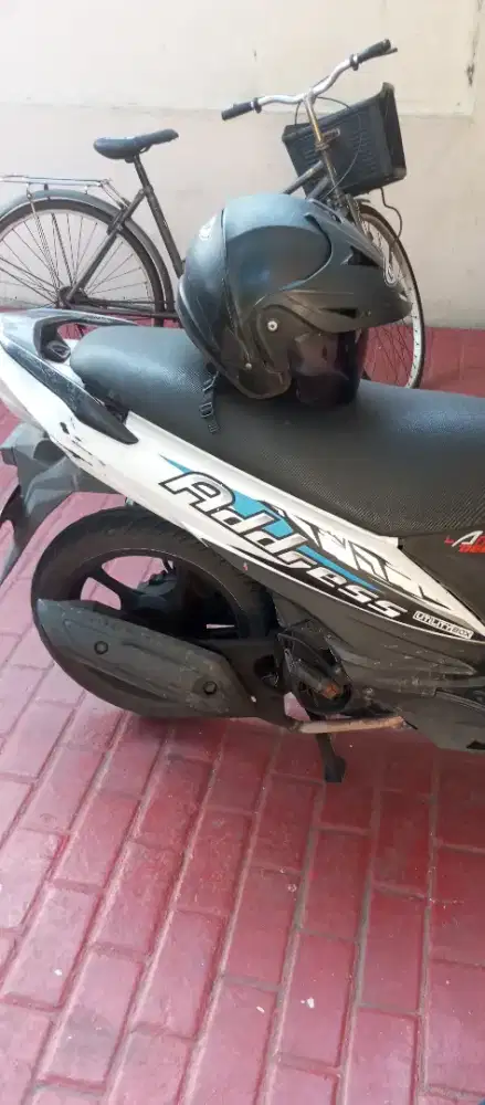 Suzuki address warna putih