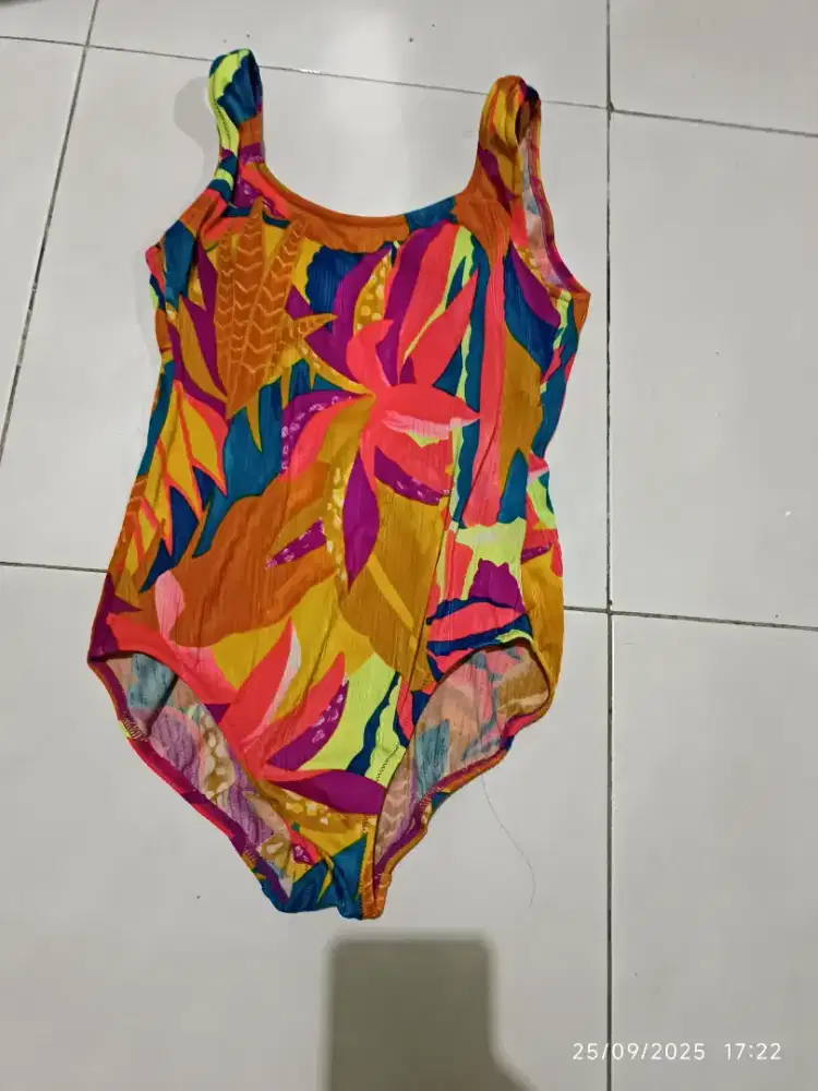 Baju renang cewek