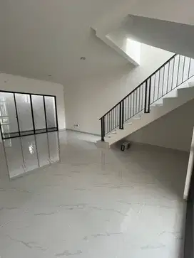 sewa rumah villa pasir putih PIK 2 uk 8x15m kosongan