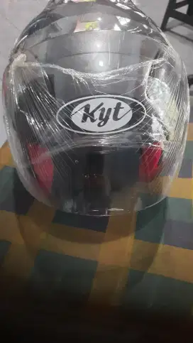 Dijual B/U, Helm KYT DJ MARU, warna abu abu