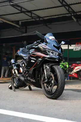 KAWASAKI NINJA ZX25RR HITAM 
‎NIK 2023 
‎