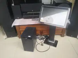 PC karaoke dan layar monitor