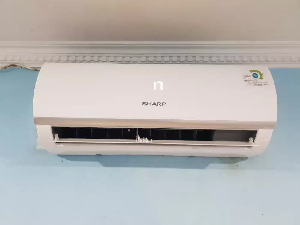 DIJUAL AC SHARP SETENGAH PK