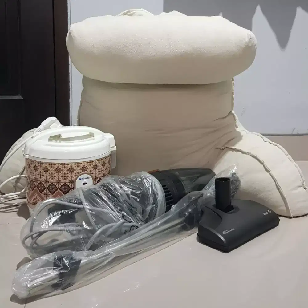SET PRELOVED RUMAH TANGGA (RICE COOKER, VACUUM CLEANER, BIG PILLOW)