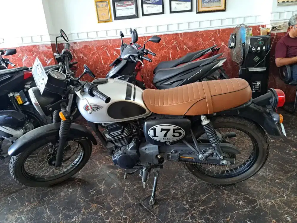 HUB KOKOM DP PROMO KAWASAKI W 175 CAFE 2018 KM LOW MOTOR RAWATAN