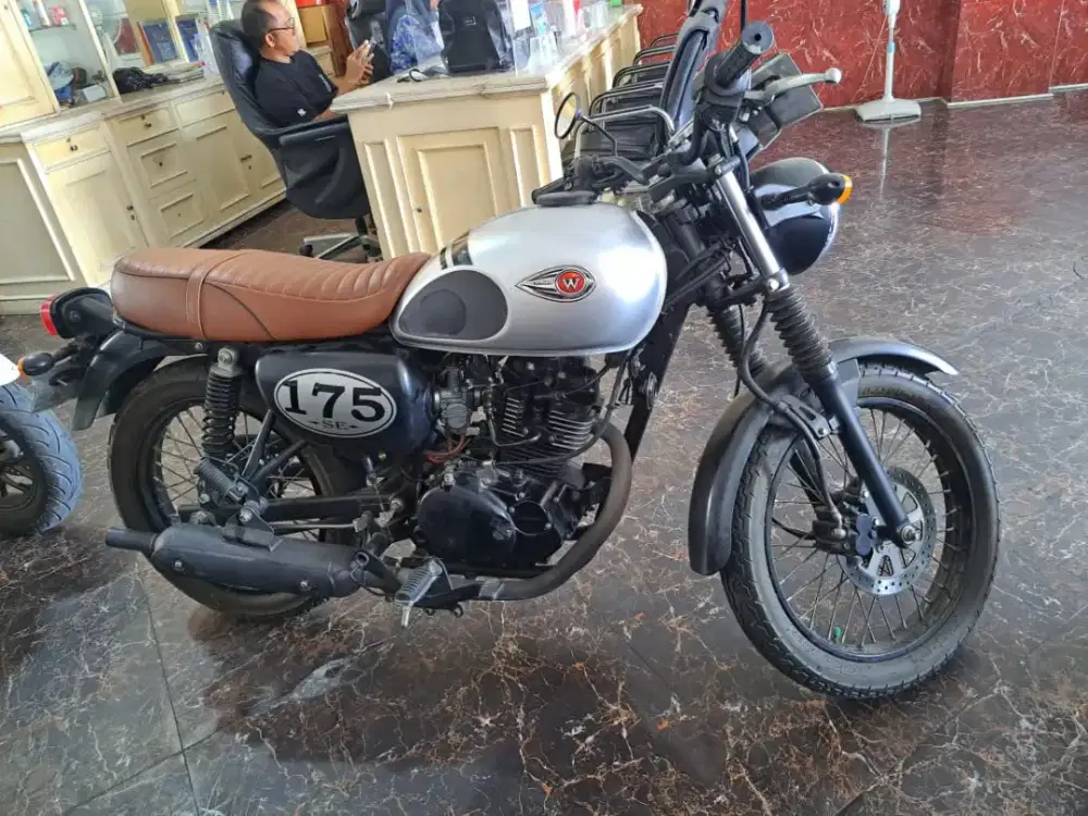 HUB KOKOM DP PROMO KAWASAKI W 175 CAFE 2018 KM LOW MOTOR RAWATAN