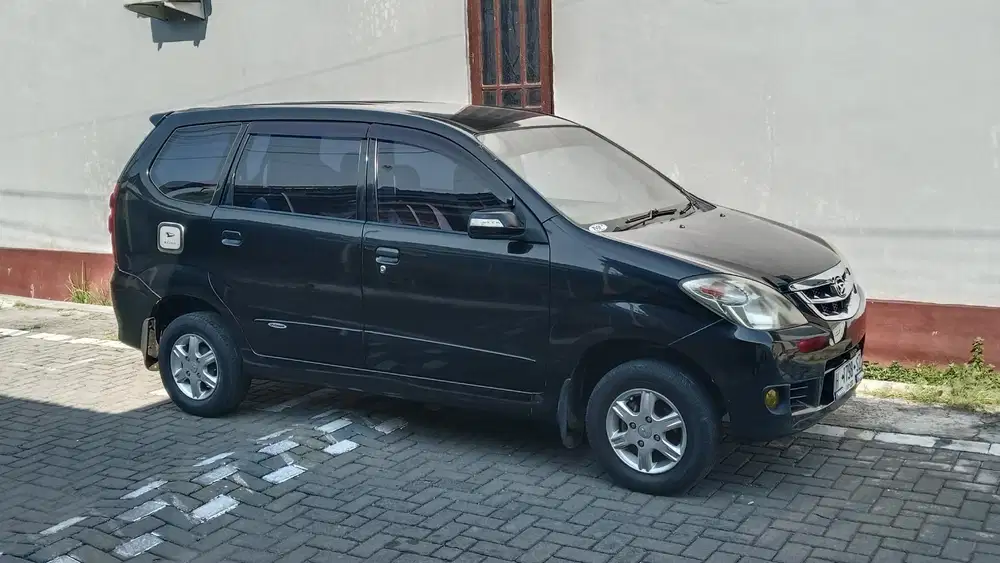 Daihatsu Xenia 2010 Bensin