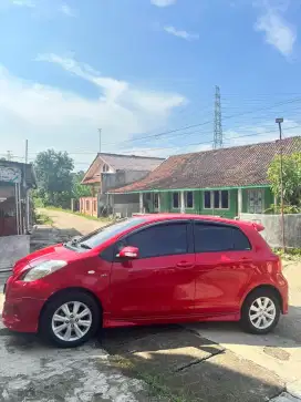Yaris j 1.5 mt 2012