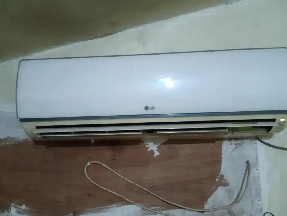 AC bekas lg masih di pake
