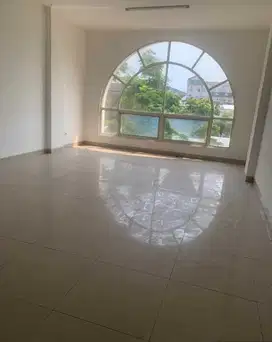 Dijual Lokasi Strategis & Siap Pakai Ruko 4 Lantai di Golf Island PIK