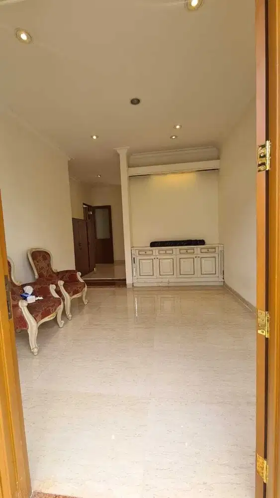 Dijual Rumah Mewah Bonus Kolam Untuk Terapi di Pulomas Jakarta Timur