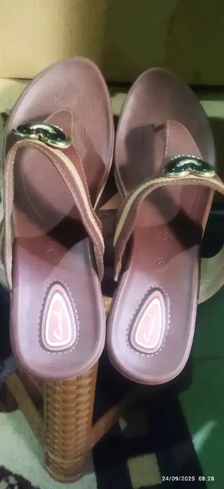 Sendal merk carvil wanita baru size 40