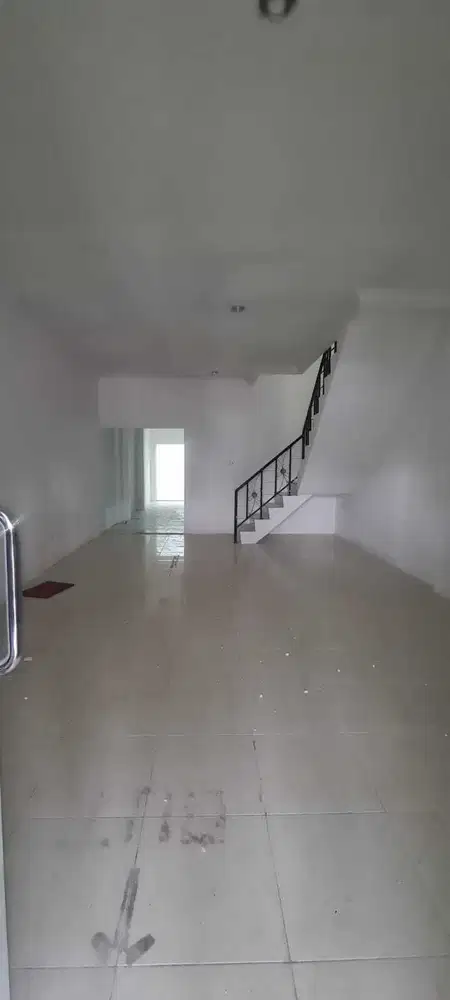 Disewa Ruko 2,5 Lantai Bagus dan Strategis di Harapan Indah Regency