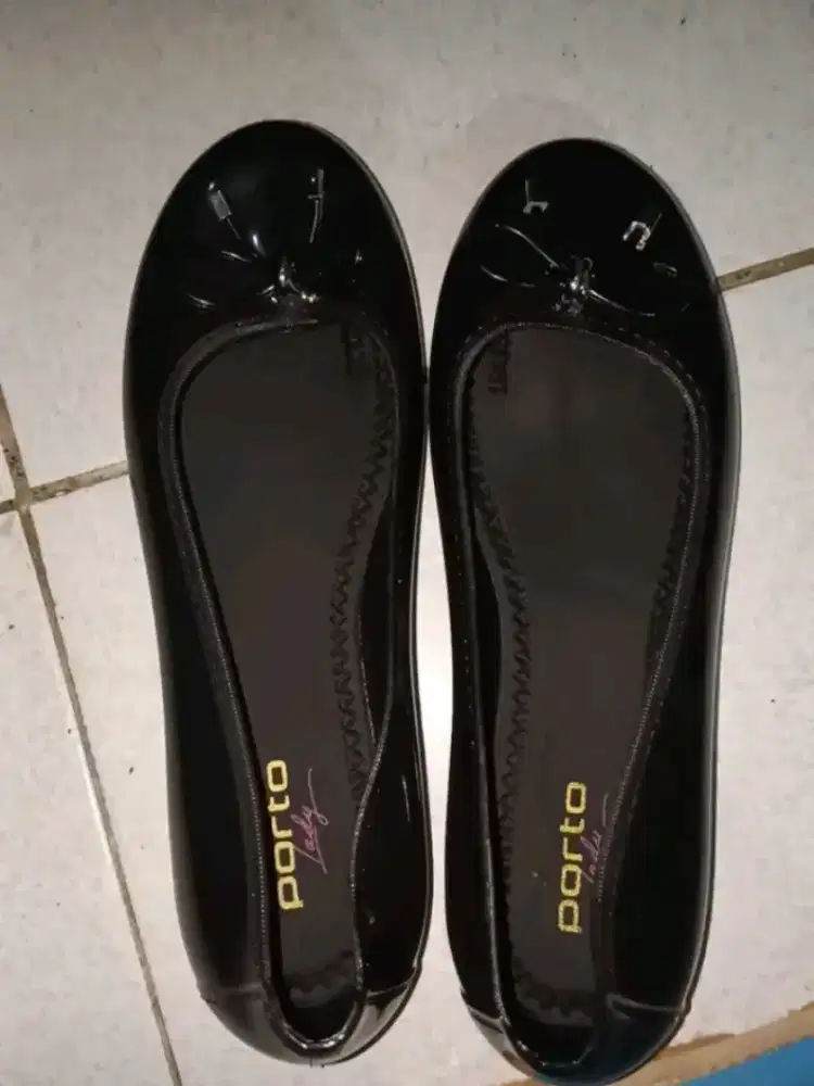 Flatshoes Porto Hitam