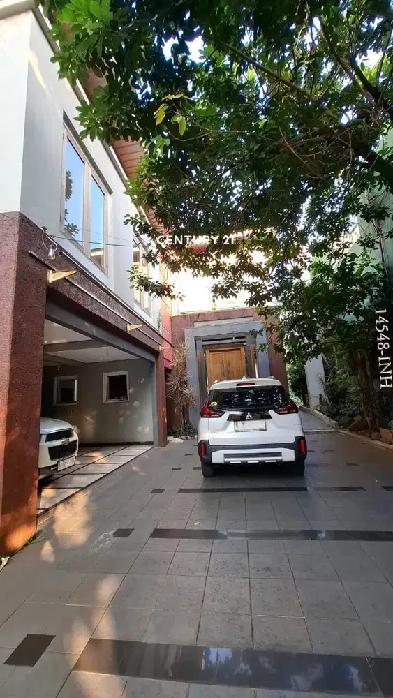 Dijual Rumah Luas Bangun Dari Kavling Dengan Pool Di Bintaro