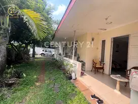 Rumah 1.5 Lantai Besar Taman Luas  Di Komplek Pertamina Ciputat