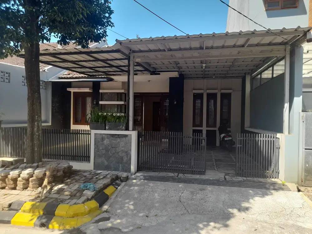 Rumah siap huni luas bisa untuk kantor di Batununggal