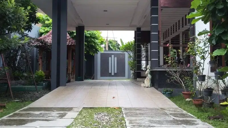RUMAH BAGUS SEMI FURNISHED DIJUAL CEPAT JL. KAHURIPAN SELATAN SOLO