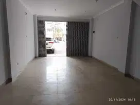 Ruko  2,5 lantai  di Boulevard, Harapan Indah Dekat Perkantoran