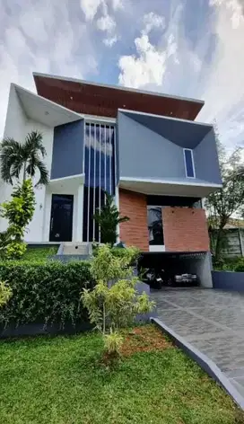 Dijual Rumah Mewah di Citra Grand Cibubur