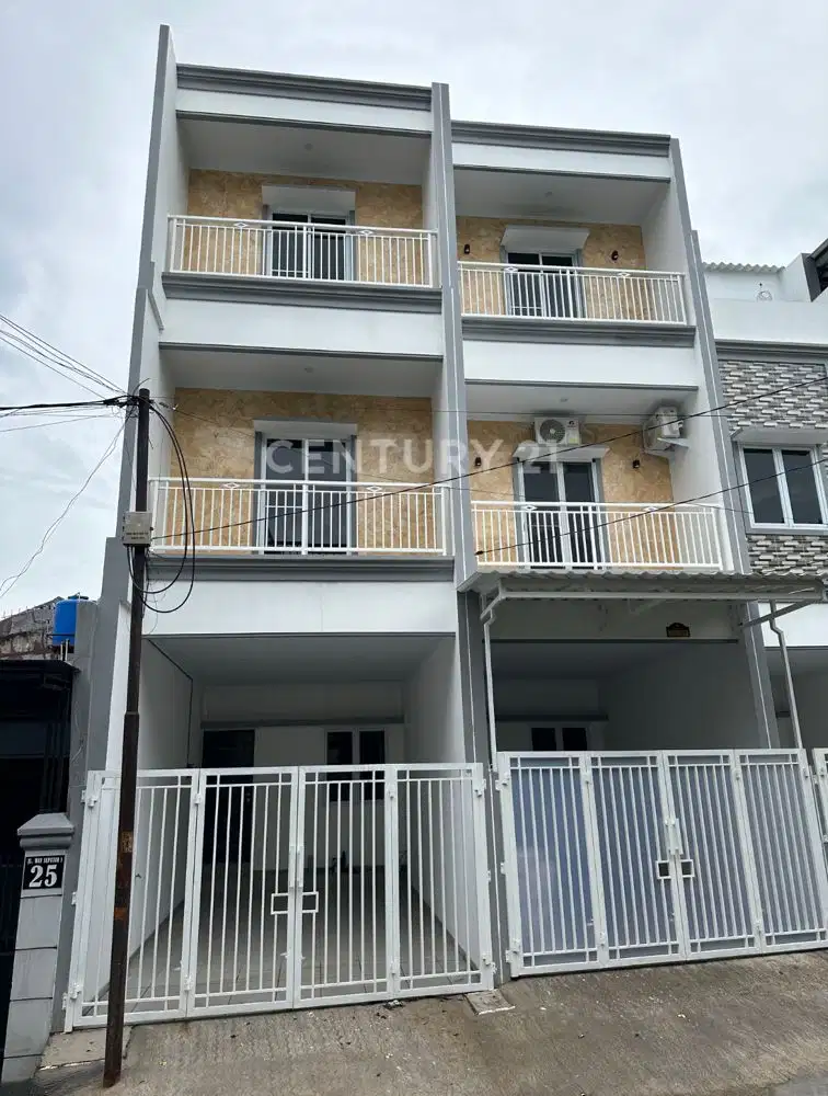 Rumah Baru 3 Lantai Di Tanjung Duren Dekat Kampus S8647