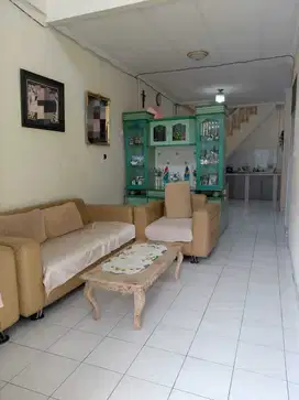 Dijual Rumah Semi Furnish dan Terawat di Harapan Indah, Kota Bekasi
