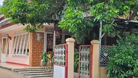 Dijual Rumah Bergaya Clasik dan Strategis di Komplek Timah Fatmawati