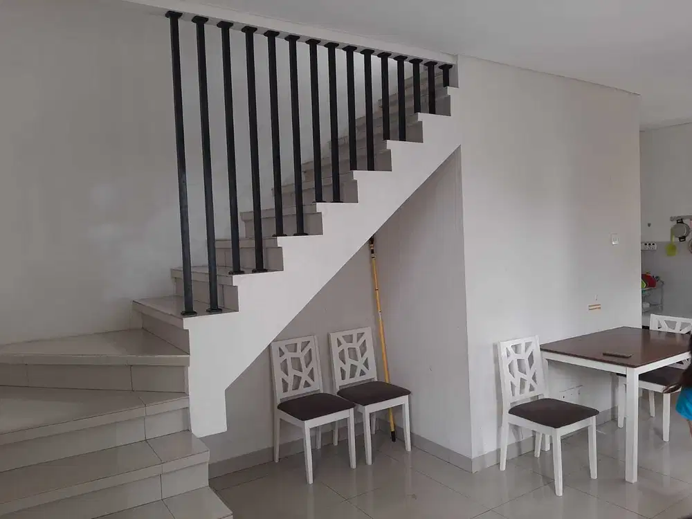 Disewakan Rumah 2 Lantai Furnish di Harapan Indah Bekasi