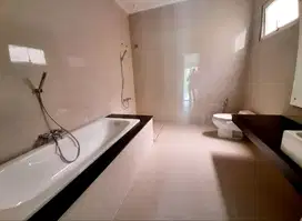 Rumah siap huni dalam cluster kebayoran Bintaro