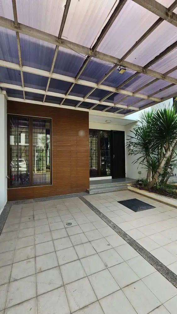 Rumah 2 Lantai Semi Furnished Di Cluster Shinano Jgc Jaktim R2146