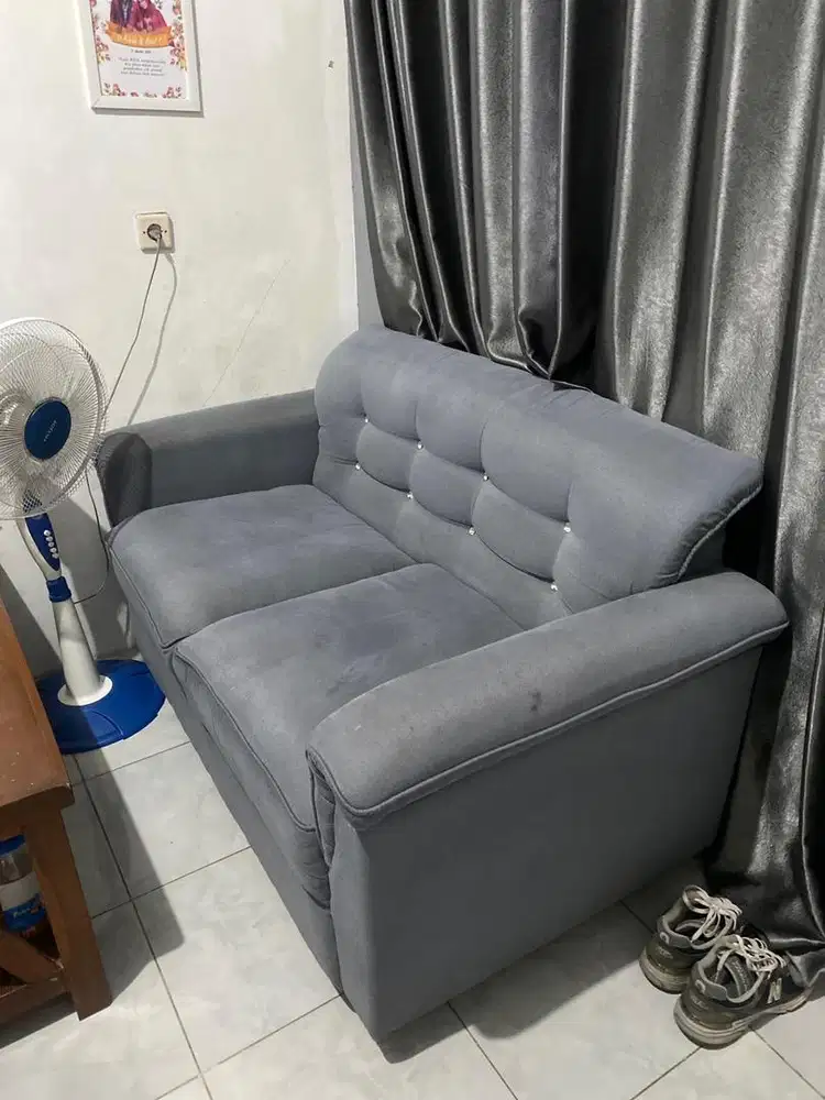 Sofa minimalis bekas
