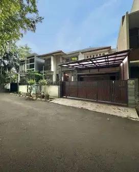 Rumah hommy, rapi & cantik di sektor 9 bintaro