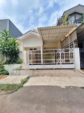 Rumah rapi & siap huni di sektor 9 bintaro