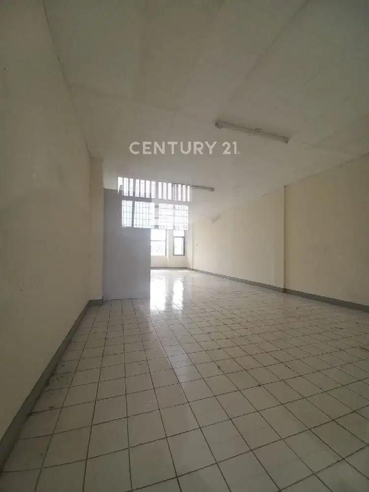 Ruang Usaha 1 Lantai Hadap Jalan Raya Di Gading Serpong R2204